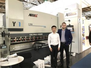 Polonia I clienti visitano la nostra fiera