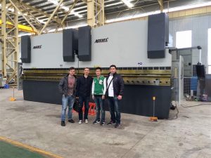 I clienti del Vietnam visitano la nostra fabbrica