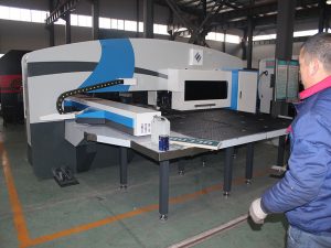servo fonte di alimentazione e usato punzonatrice a torretta cnc amada