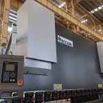 CNC NC automatico elettrico idraulico sbarre orizzontali sbarre in acciaio lamiera taglio e piegatura pressa piegatrice prezzo della macchina per la vendita