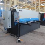 cesoia a traversina idraulica con piastra metallica